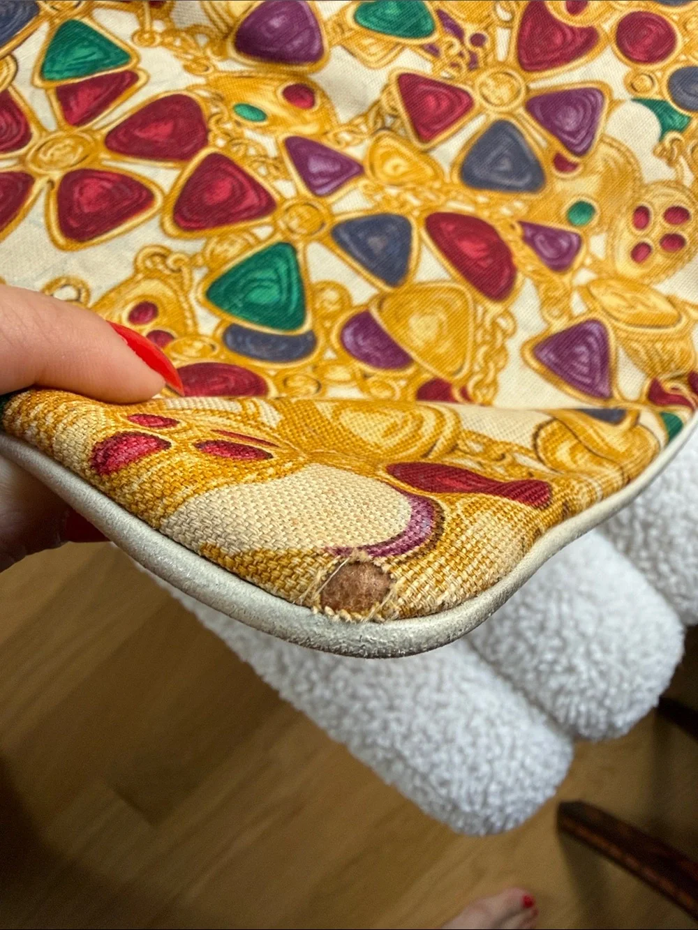 CHANEL tote vibrant